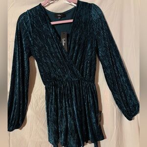 LuLus Stunning XS romper NWT Gorgeous ribbed velvet shine, nightlife  party girl